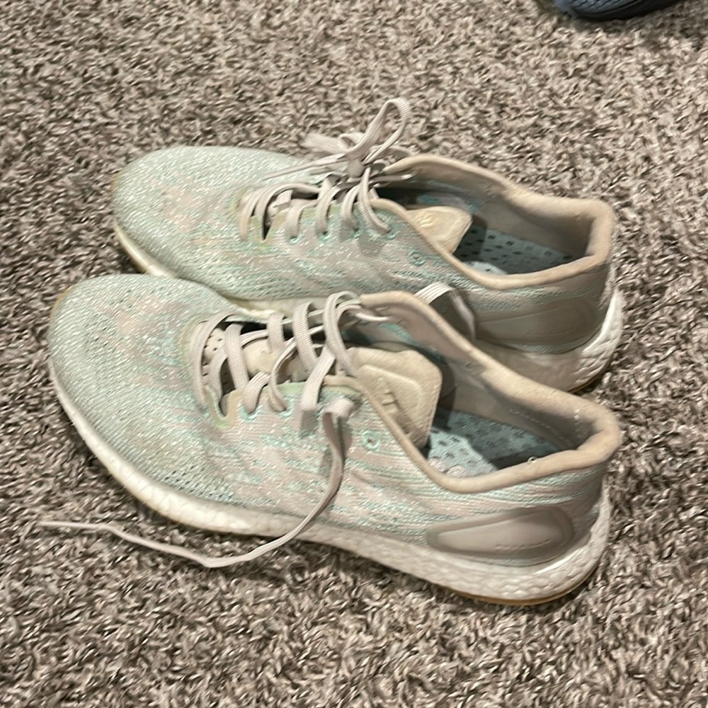 Adidas tennis shoes. Foot grew after pregnancy. My loss is your gain!